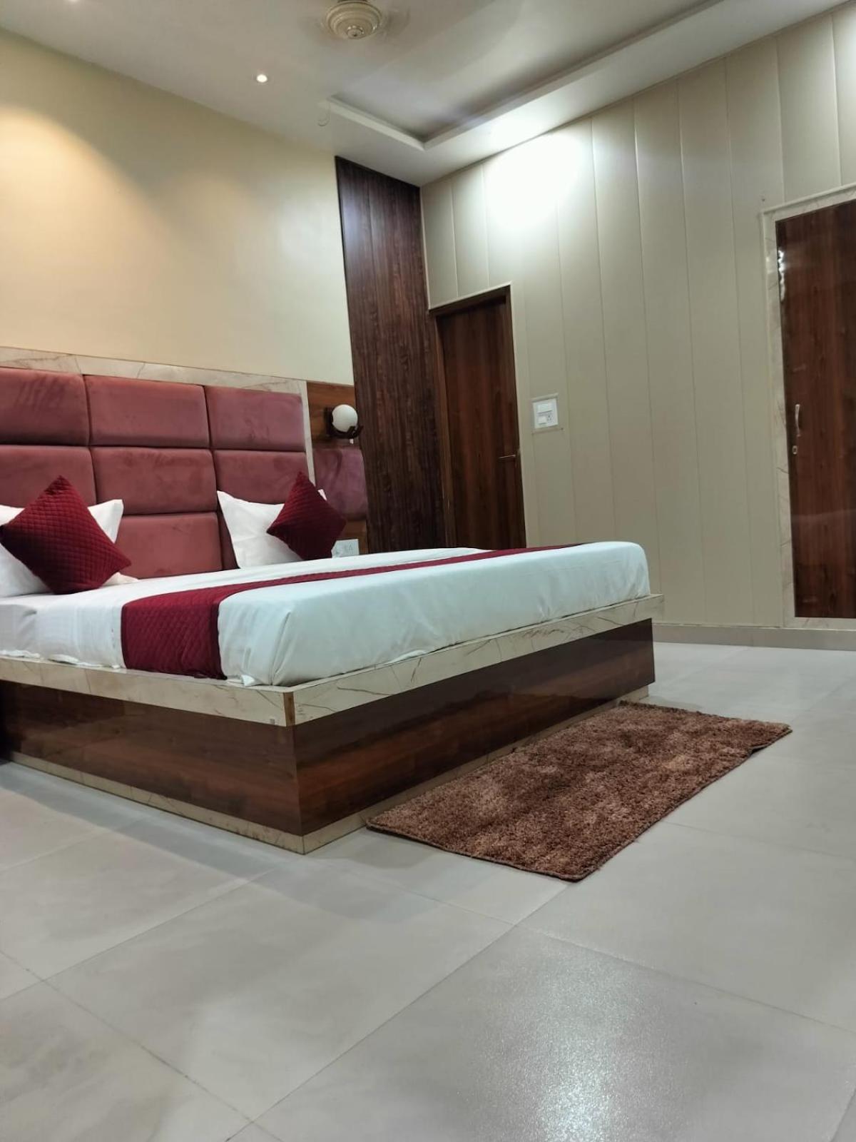 The Five Dimension Apartman Agra  Kültér fotó