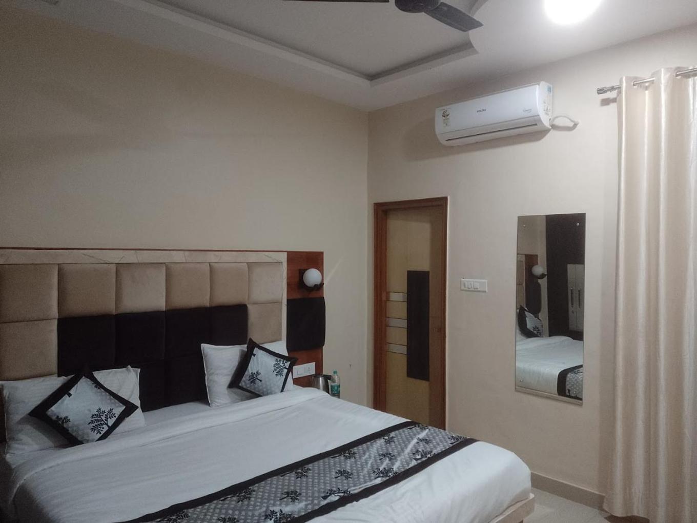 The Five Dimension Apartman Agra  Kültér fotó